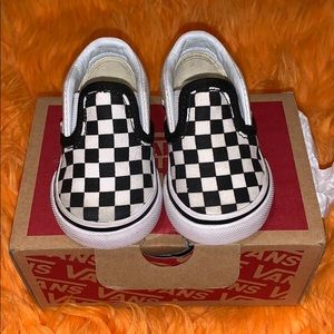 Checkerboard vans slip on’s 2C